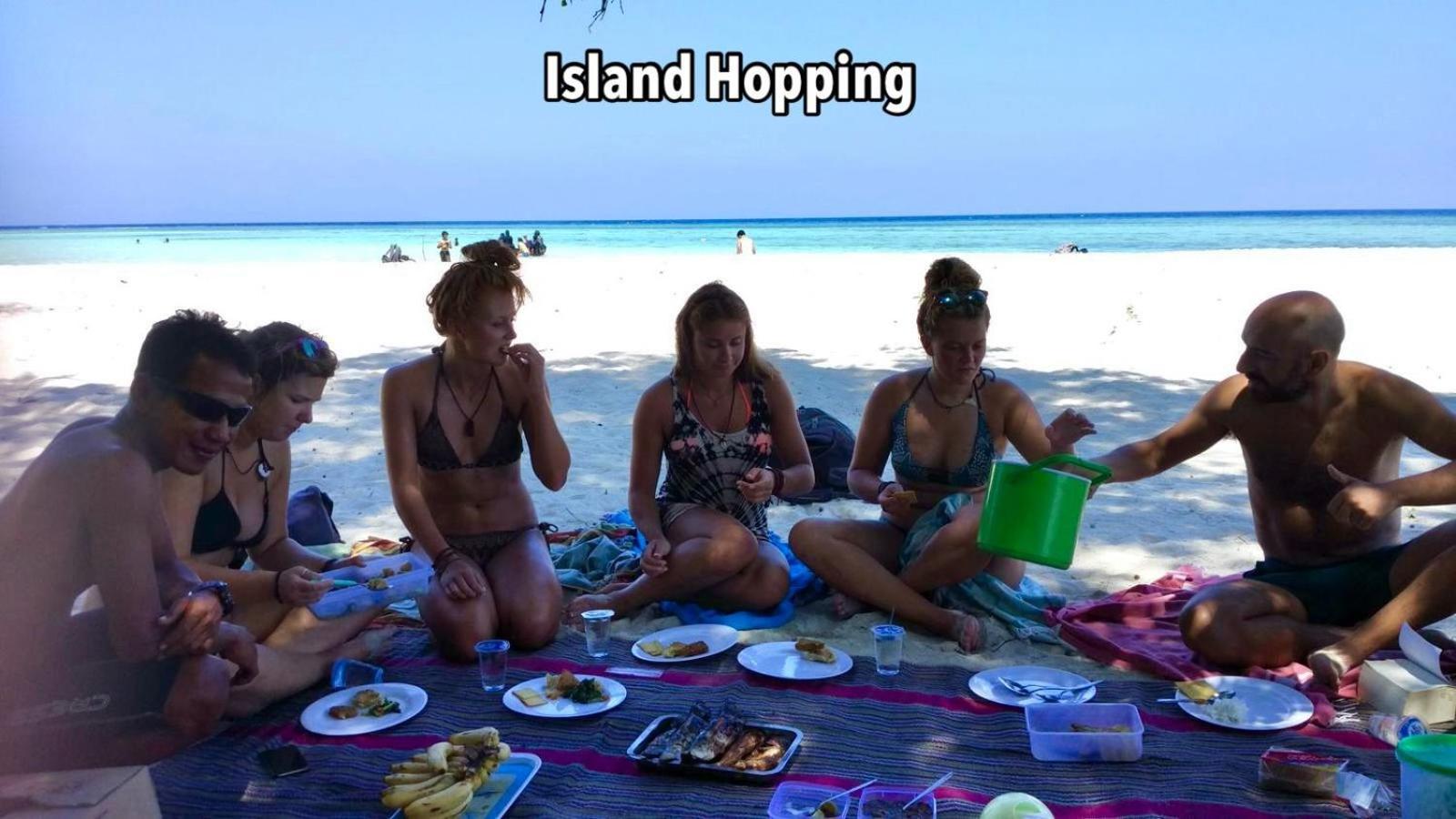 Loyal Friend Hostel Karimunjawa Eksteriør bilde