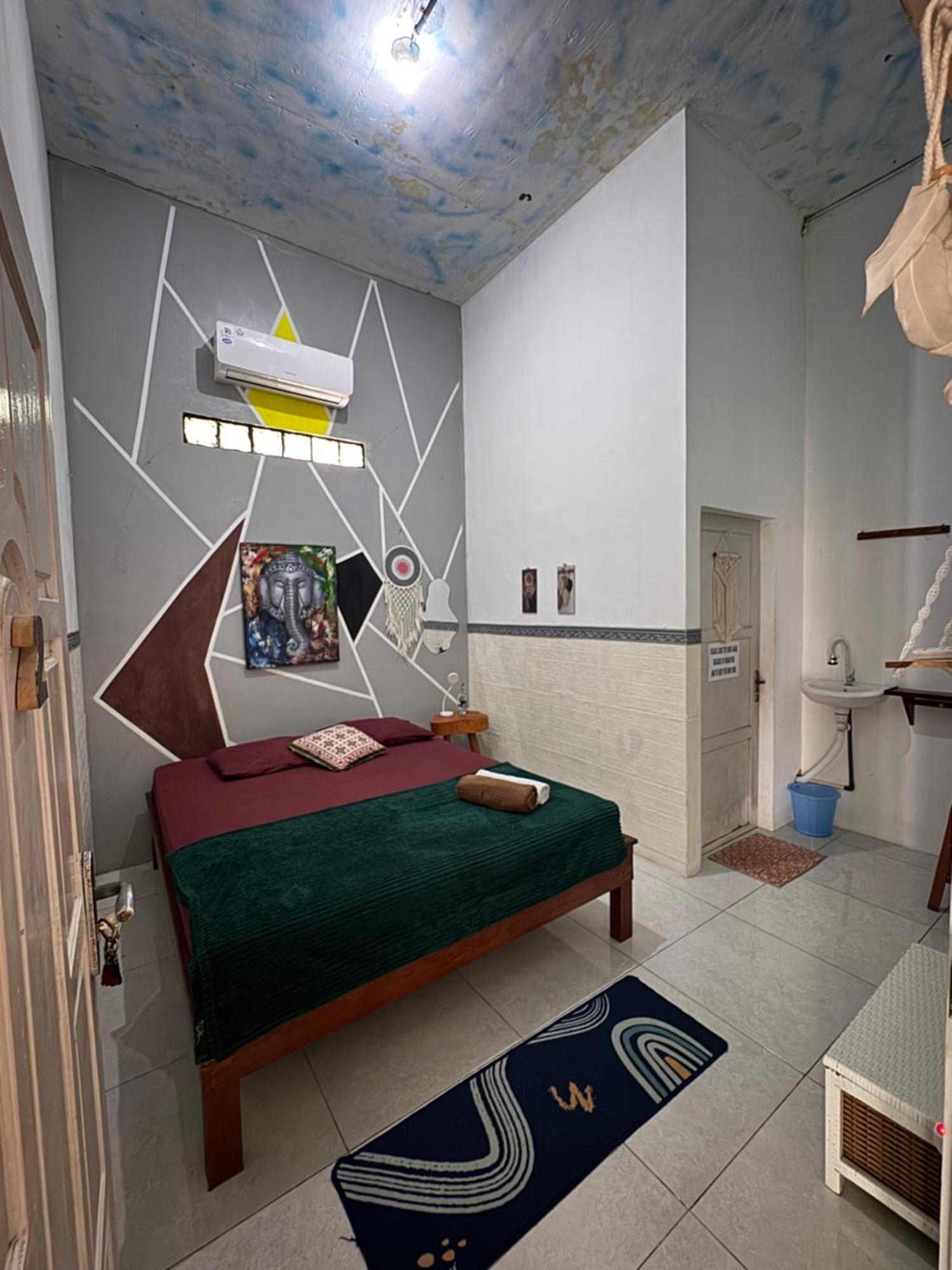 Loyal Friend Hostel Karimunjawa Eksteriør bilde