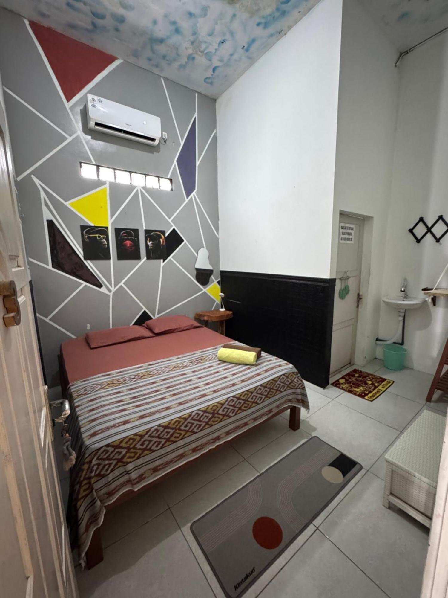 Loyal Friend Hostel Karimunjawa Eksteriør bilde